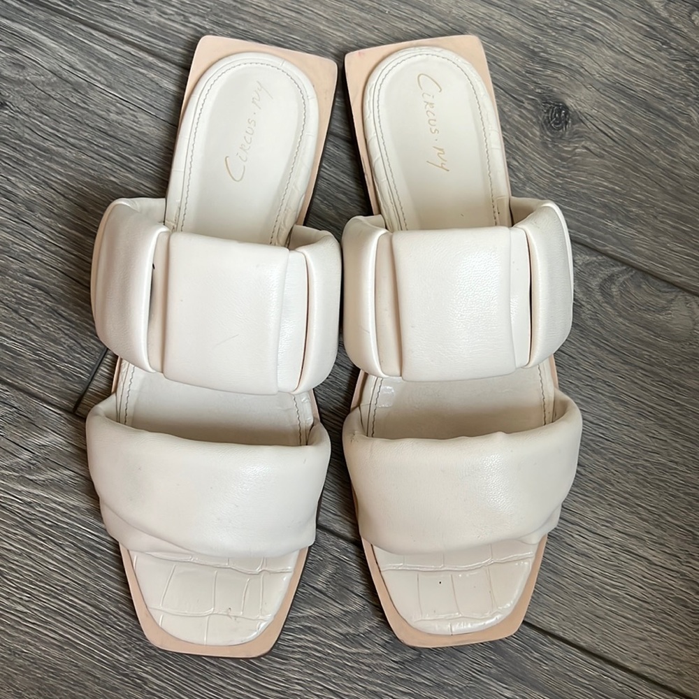 Circus by Edelman NY women’s Inara flat modern beige. Size 6.5